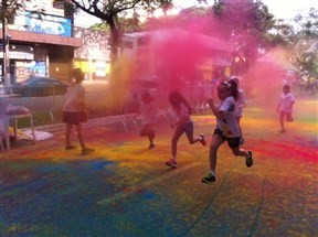 Mais de 400 crianças disputam a Corrida das Cores em Maringá